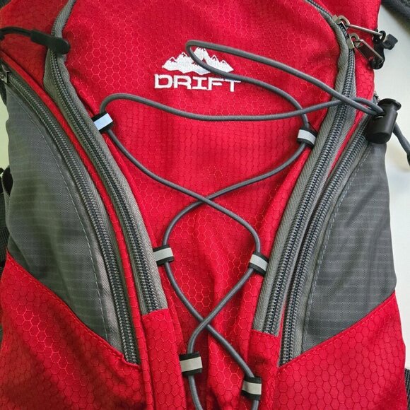 Drift NWT Hydration Backpack With Bladder Red Ripstop Zip Pockets 16\